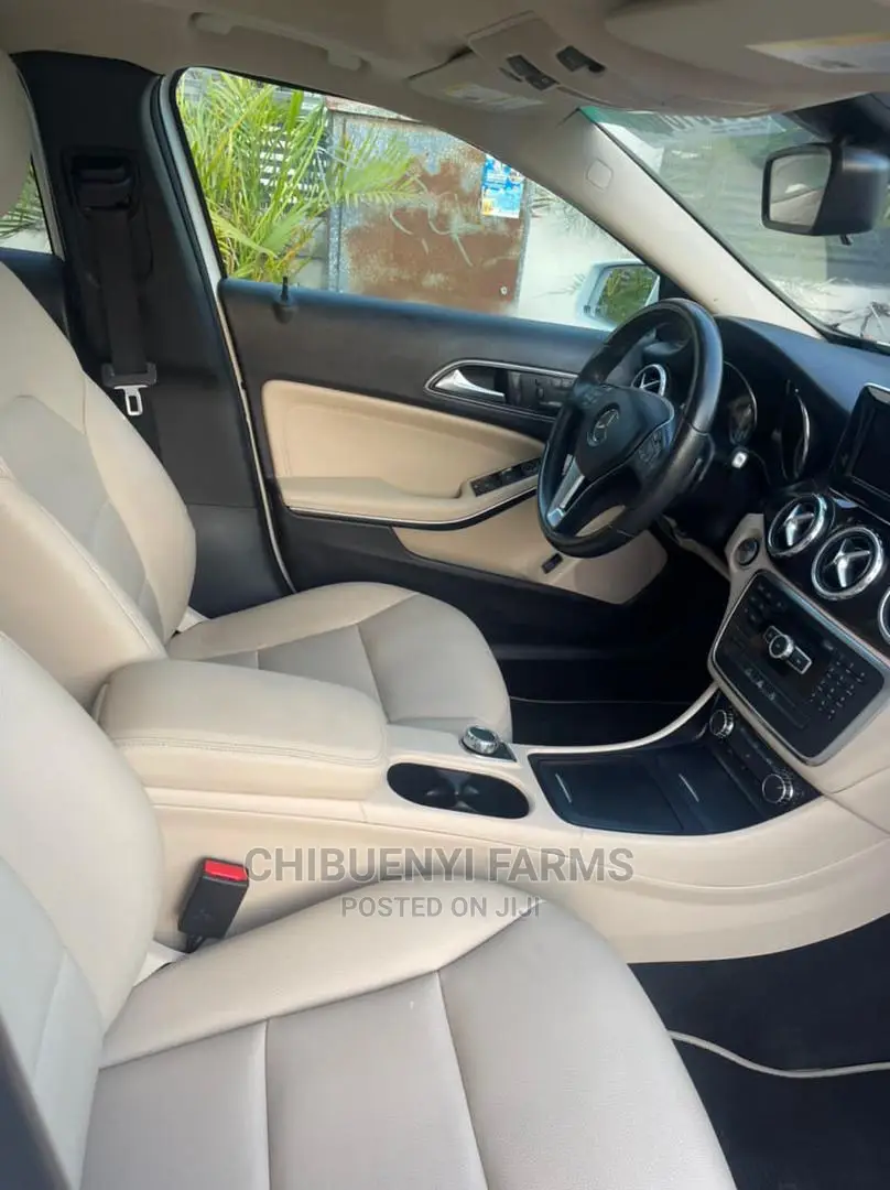 Mercedes-Benz GLA 250 2015 Gold