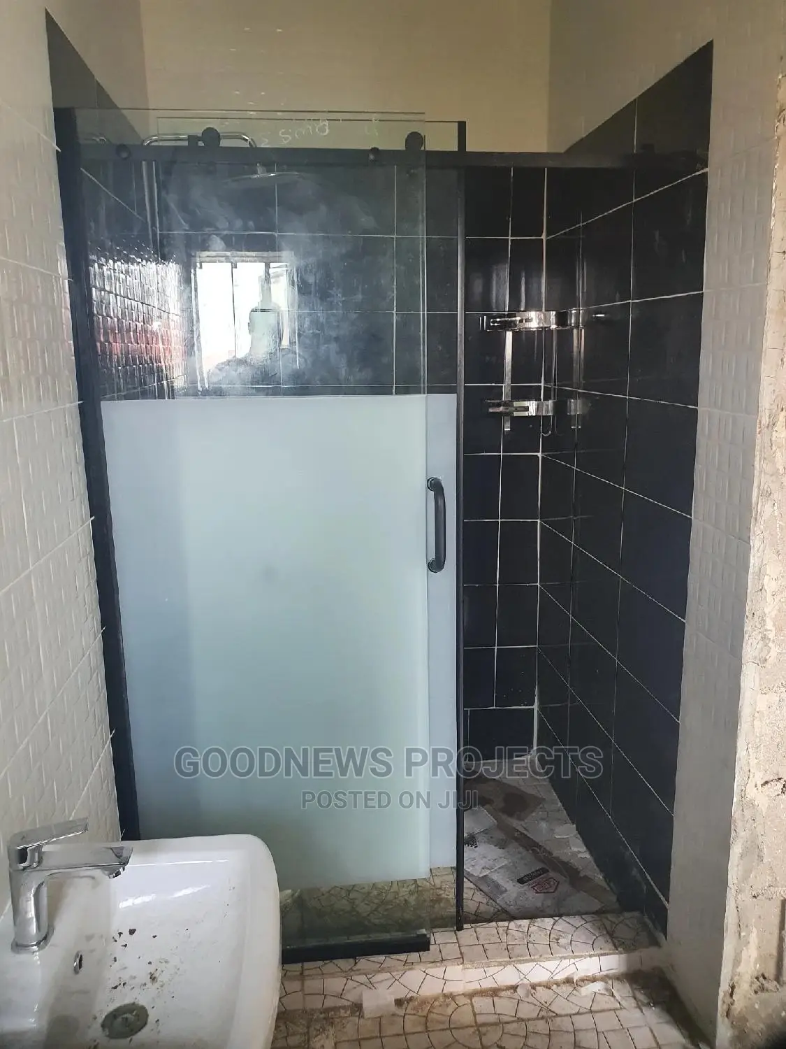Frameles Bathroom Sliding Shower
