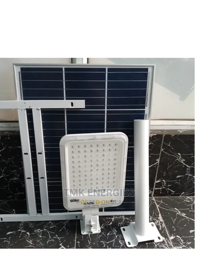 300 Watt Solar Flood Light. Led: 1800 Lumens