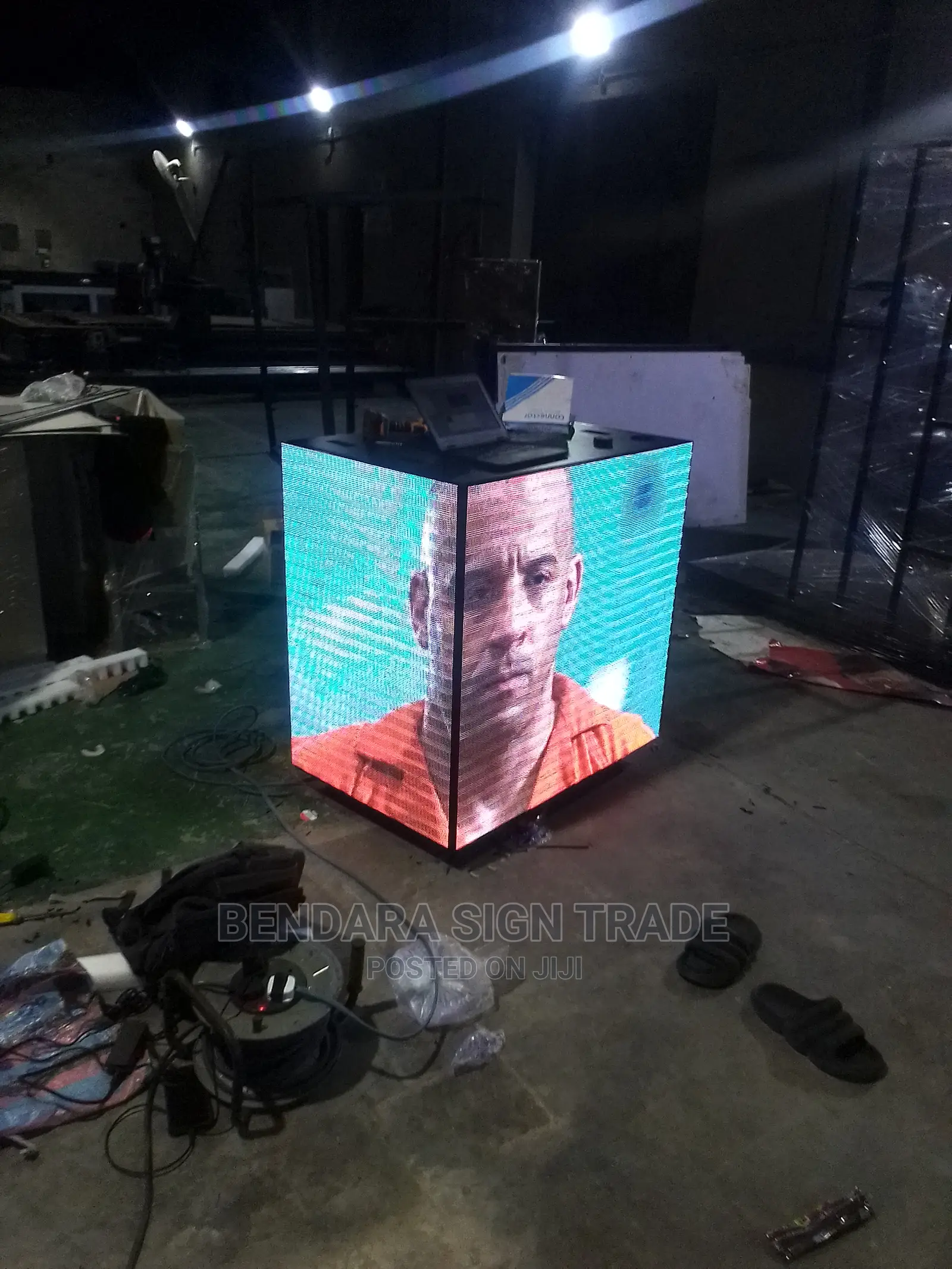 LED Video Screen in Form of a Table for Receptionist P5