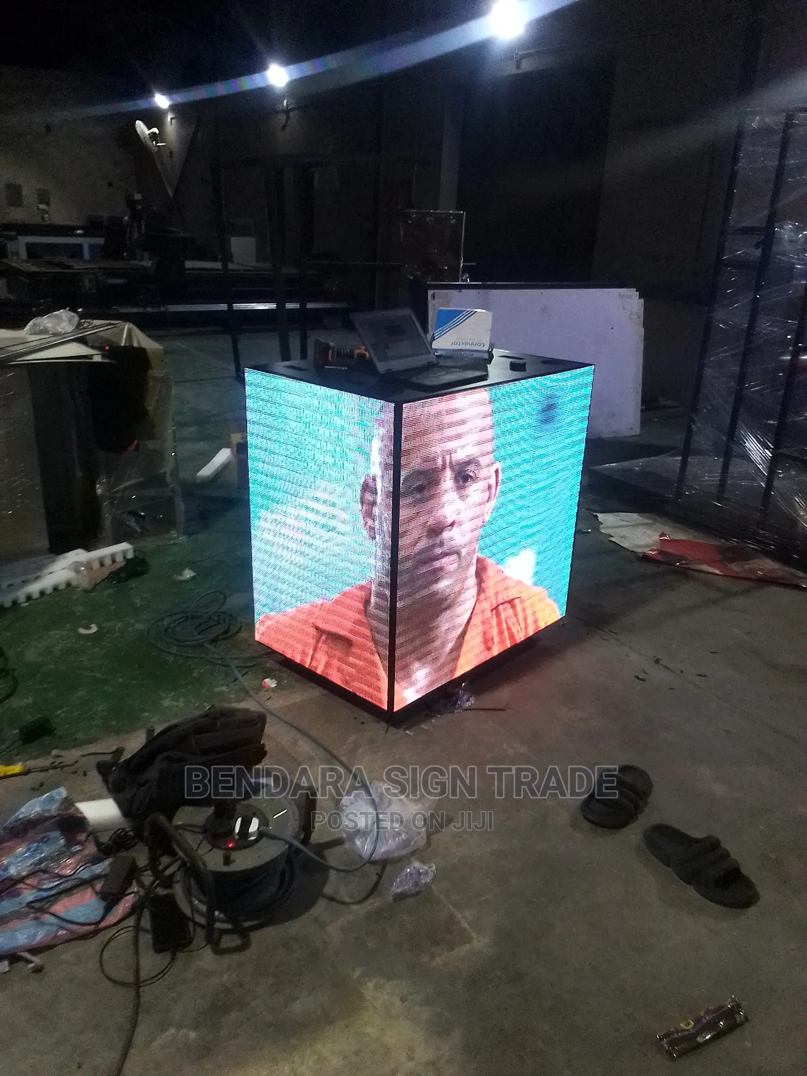 LED Video Screen in Form of a Table for Receptionist P5