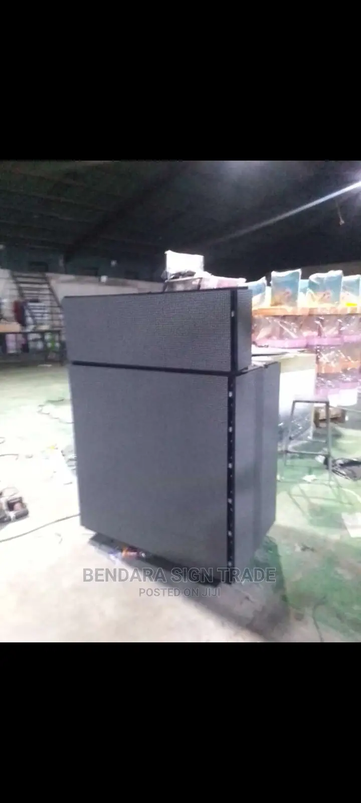 LED Video Screen in Form of a Table for Receptionist P5