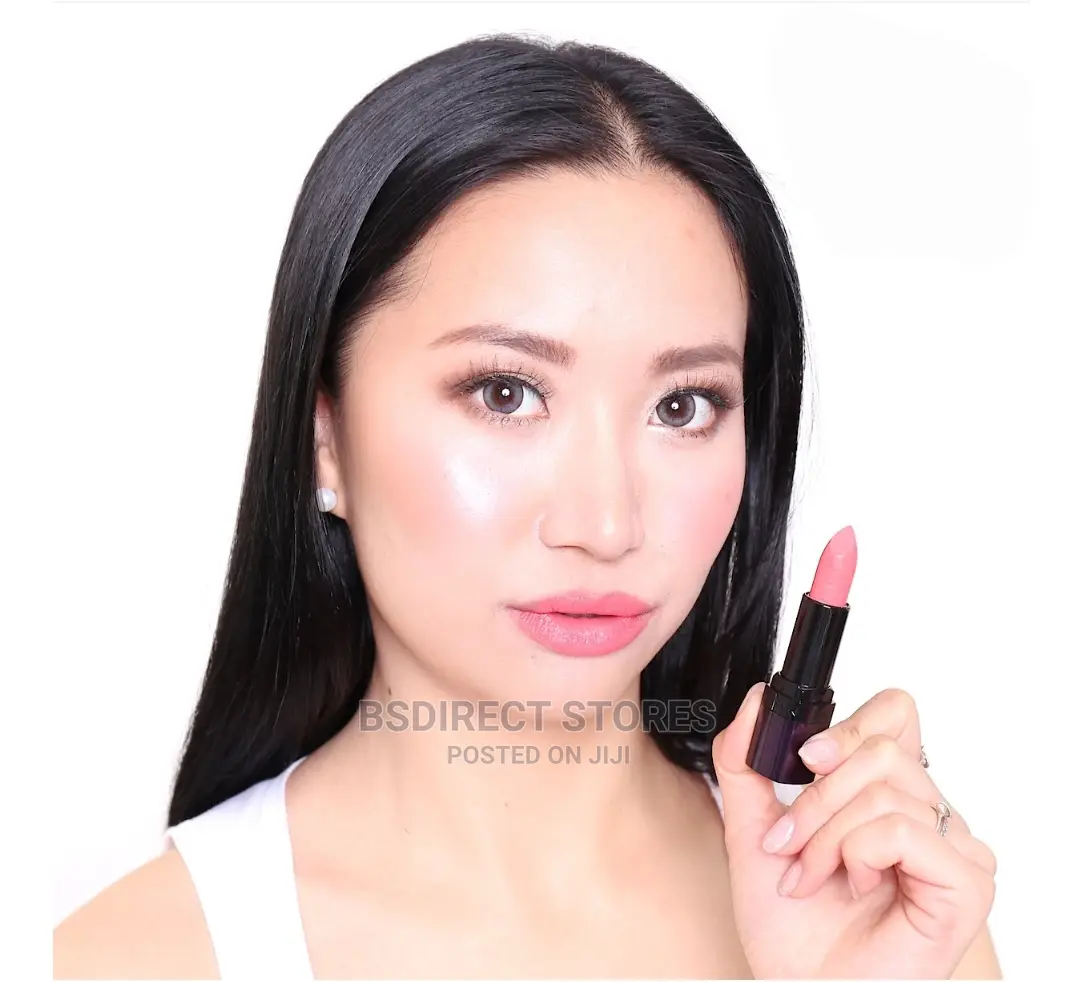 Avon Mark. AURA ON Epic Lipstick With Built-in Primer