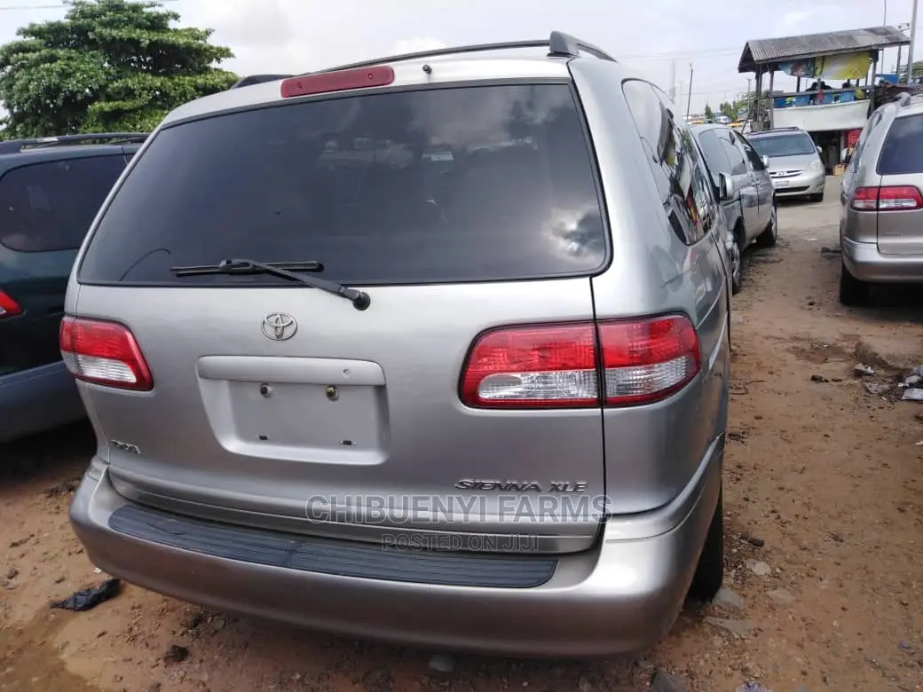 Toyota Sienna 2002 Gold