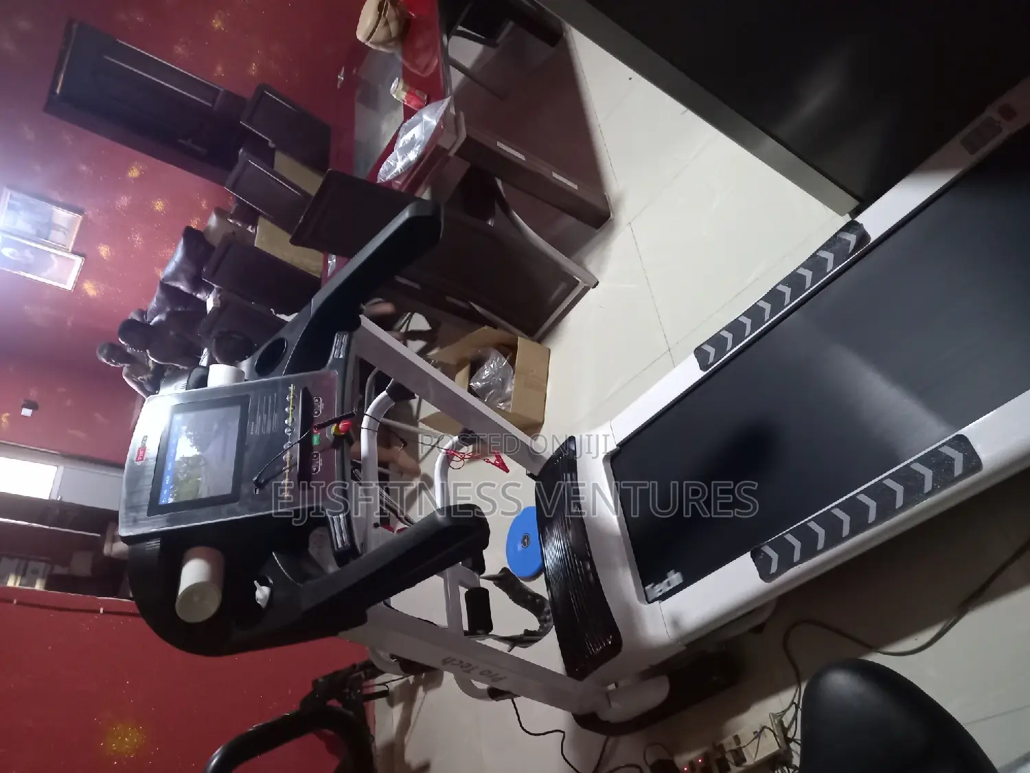 3hp Treadmill With Wifi, Tv,And Touch Screen