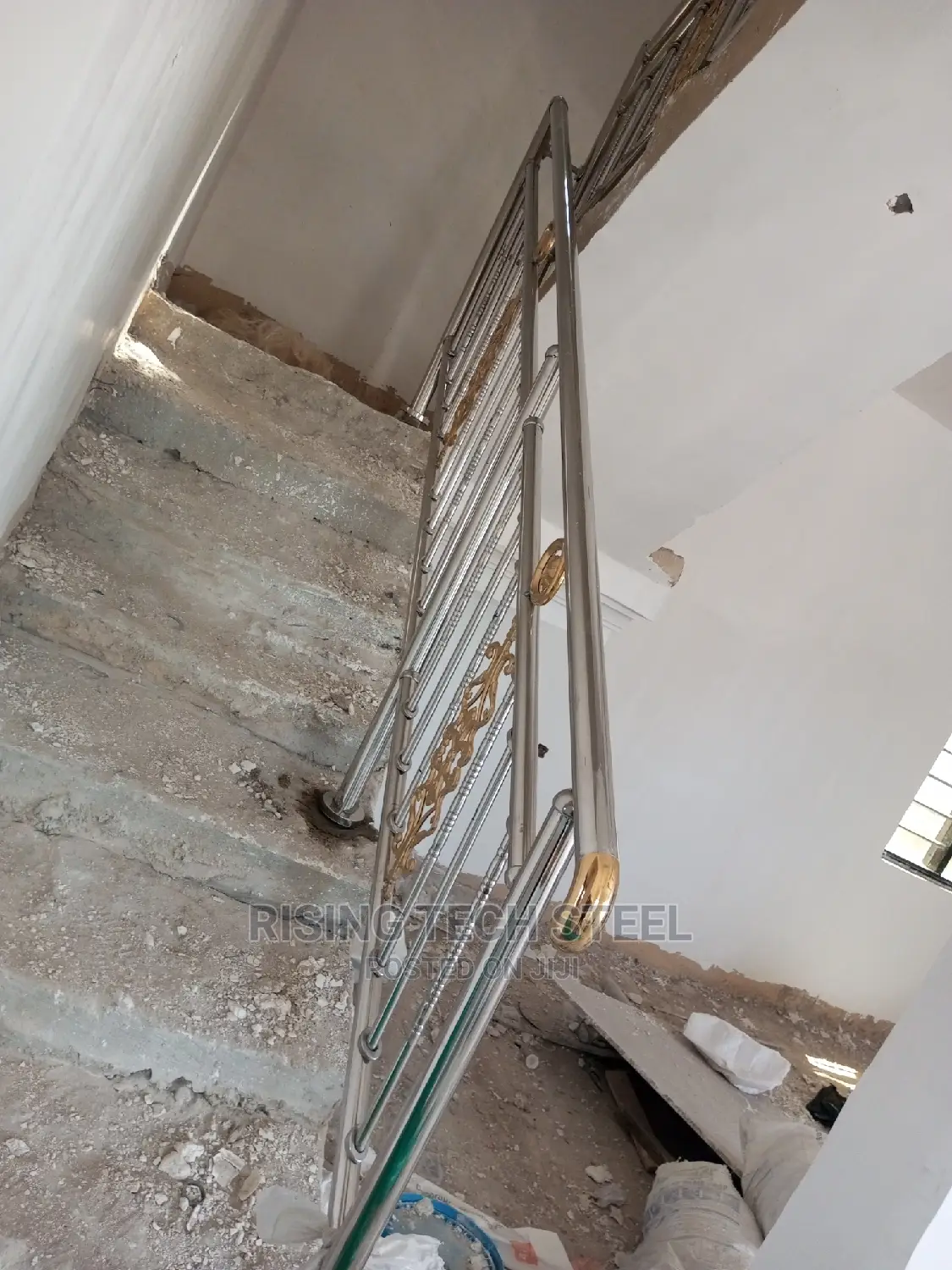 Stainless Handrail With Gold Banana Ball