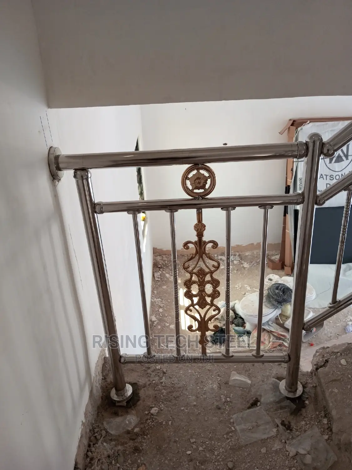Stainless Handrail With Gold Banana Ball