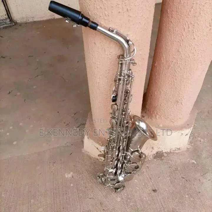 Professional Yamaha Sliver Alto Saxophone