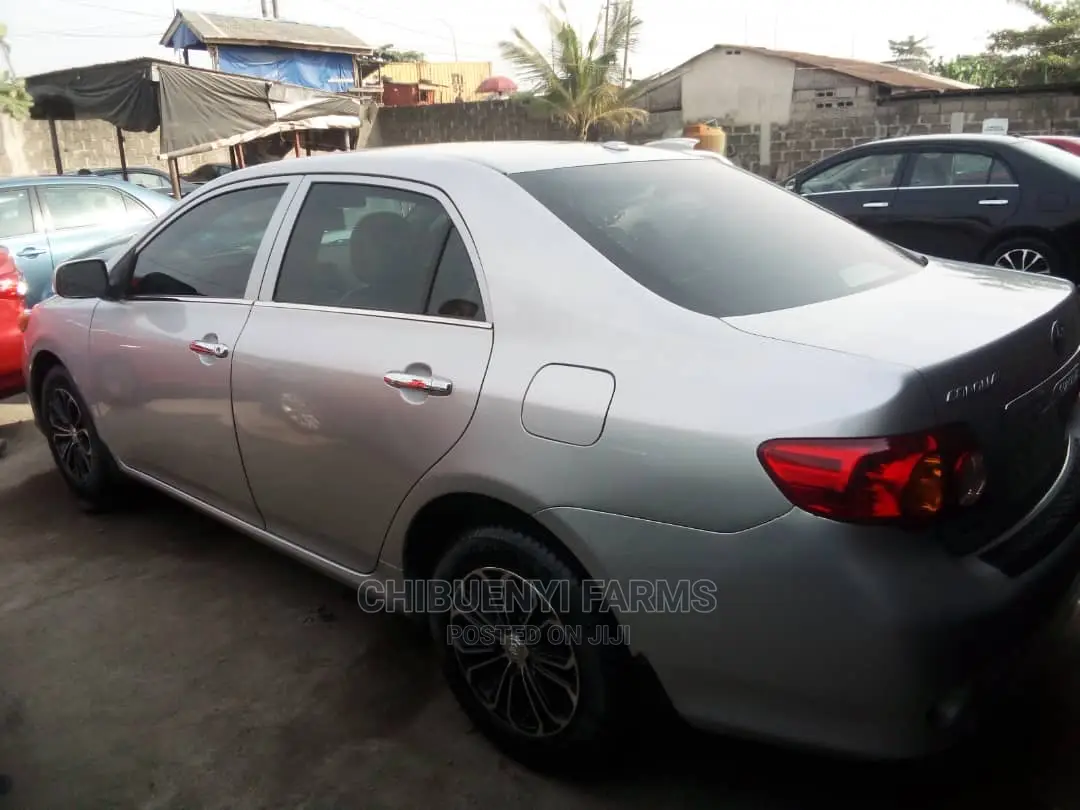 Toyota Corolla 2010 Silver