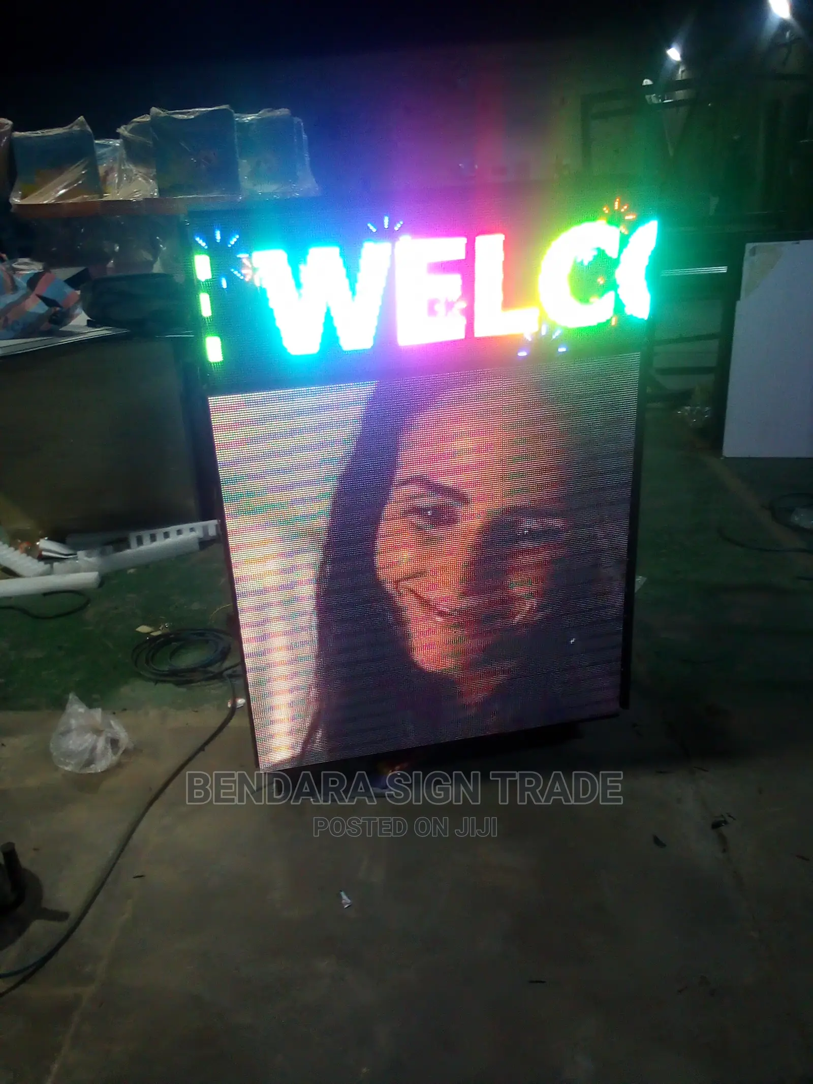 LED Video Screen in Form of a Table for Receptionist P5
