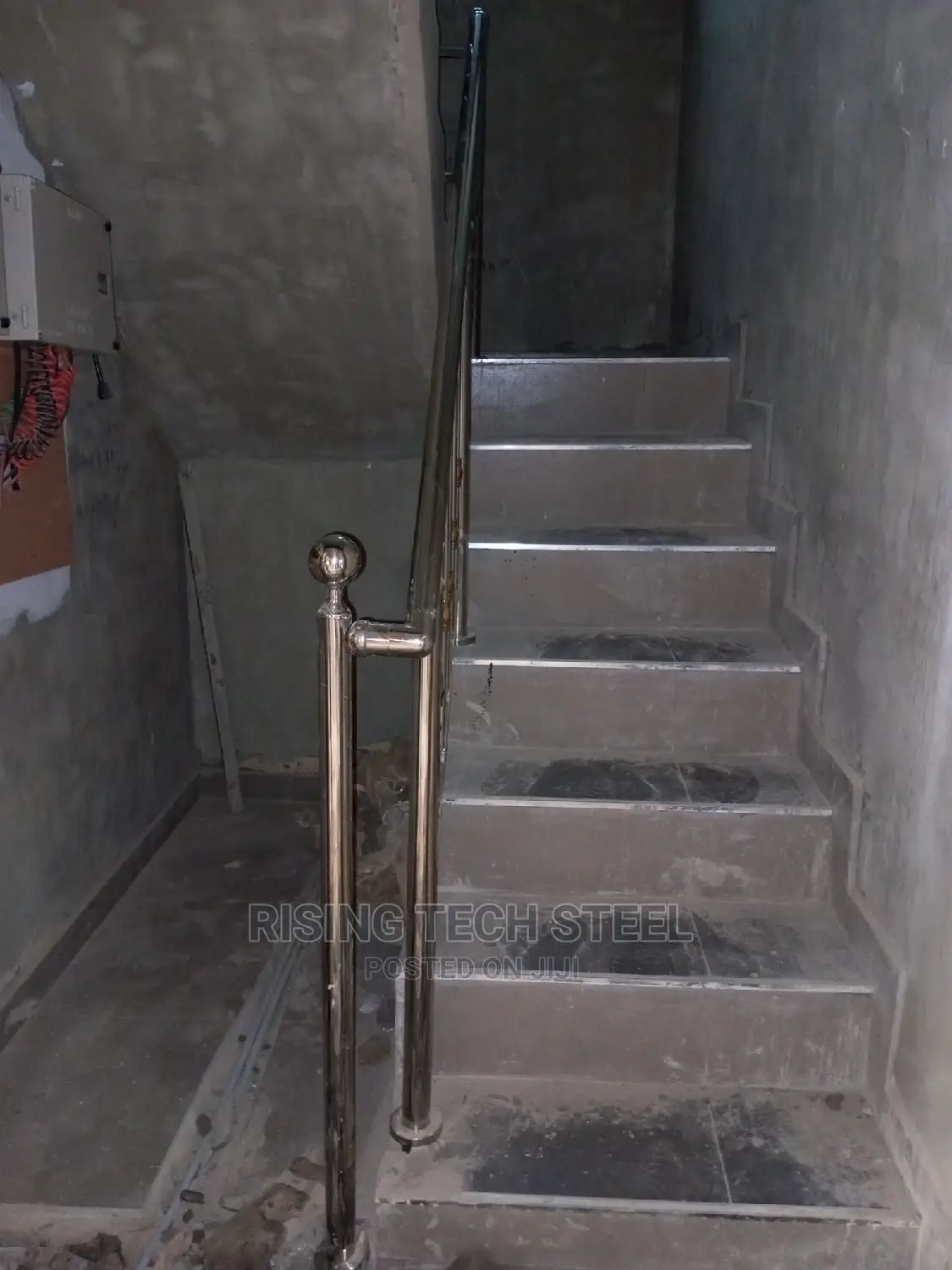 Stainless Handrail With Top Ball Starting Leg