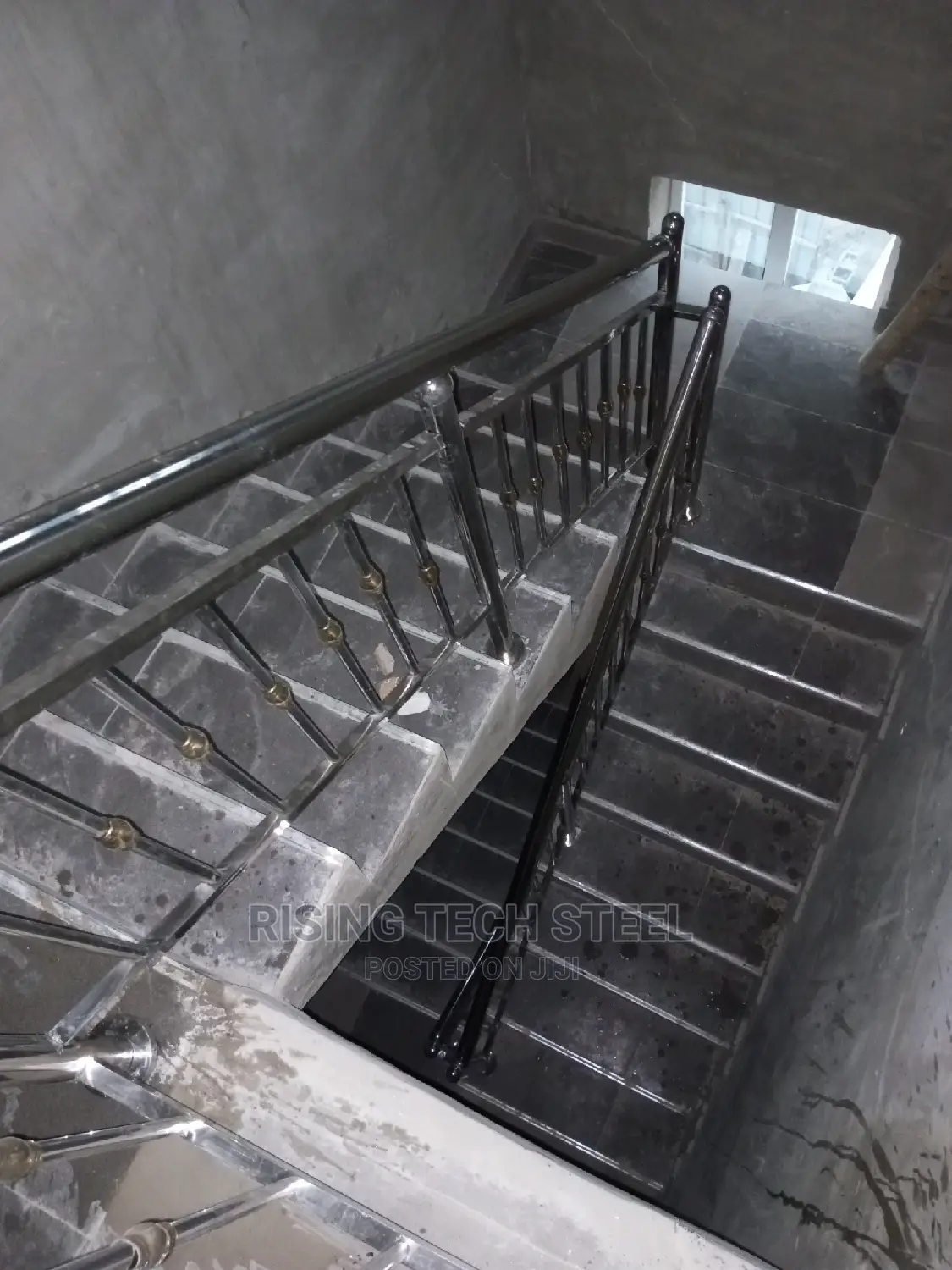Stainless Handrail With Top Ball Starting Leg