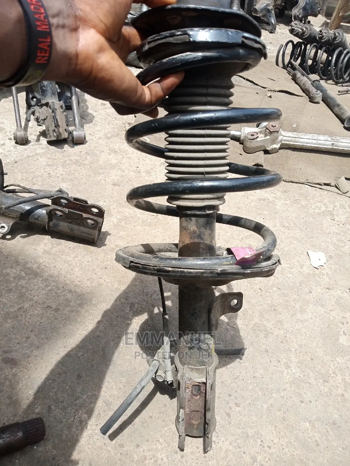 Front Shock Absorber Toyota Camry 2000 2002 and Lexus Es300