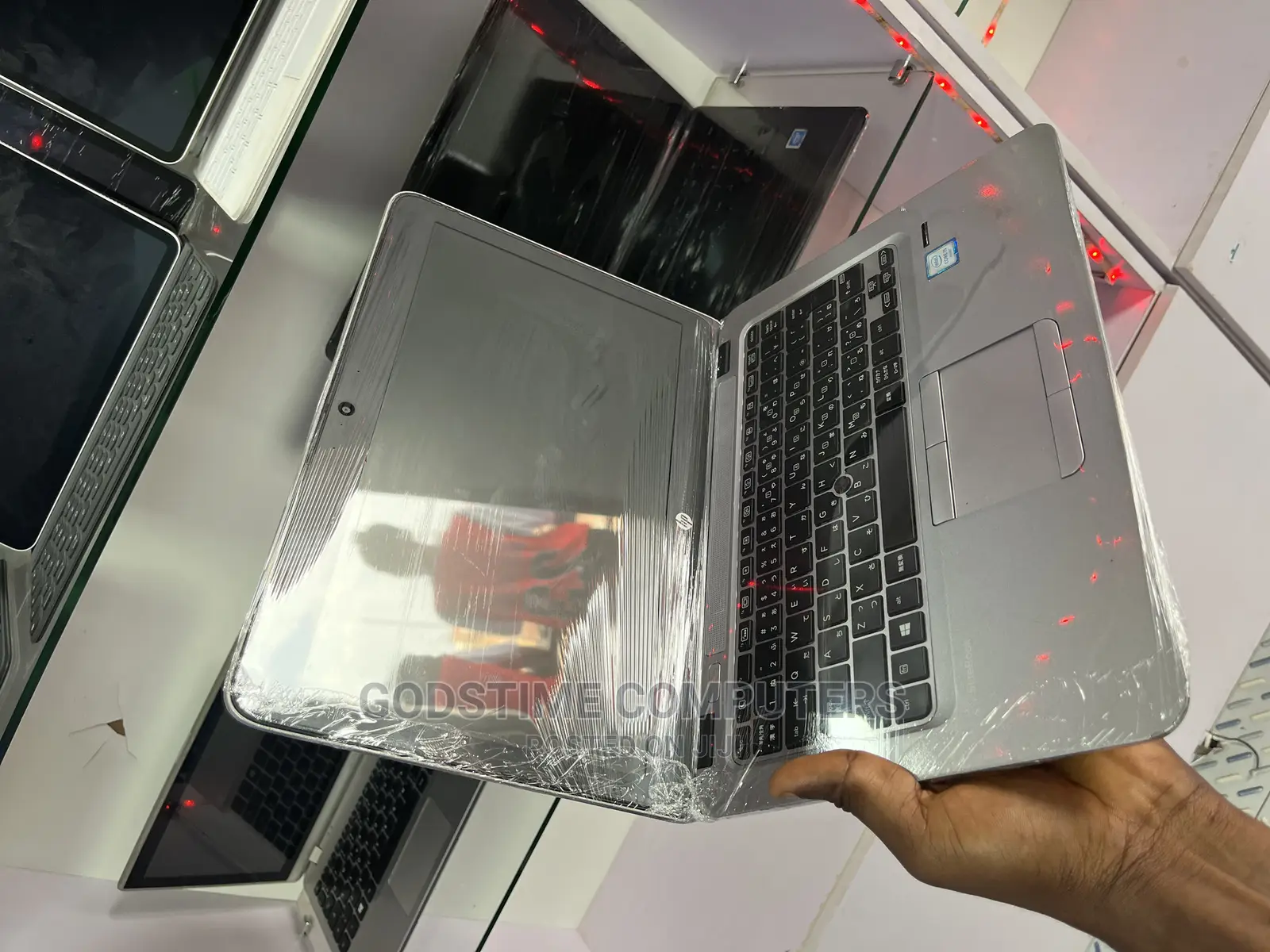 New Laptop HP EliteBook 820 G3 8GB Intel Core I5 HDD 500GB