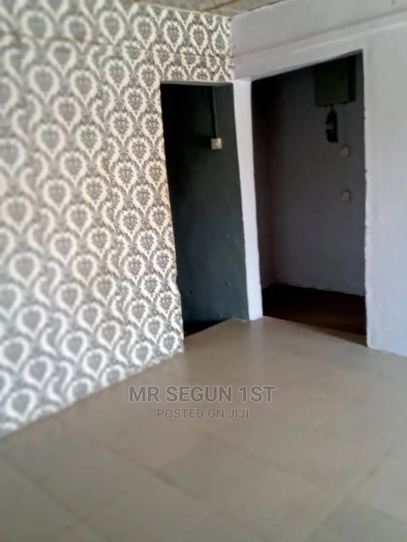 2bdrm Bungalow in Estate, Apata for rent