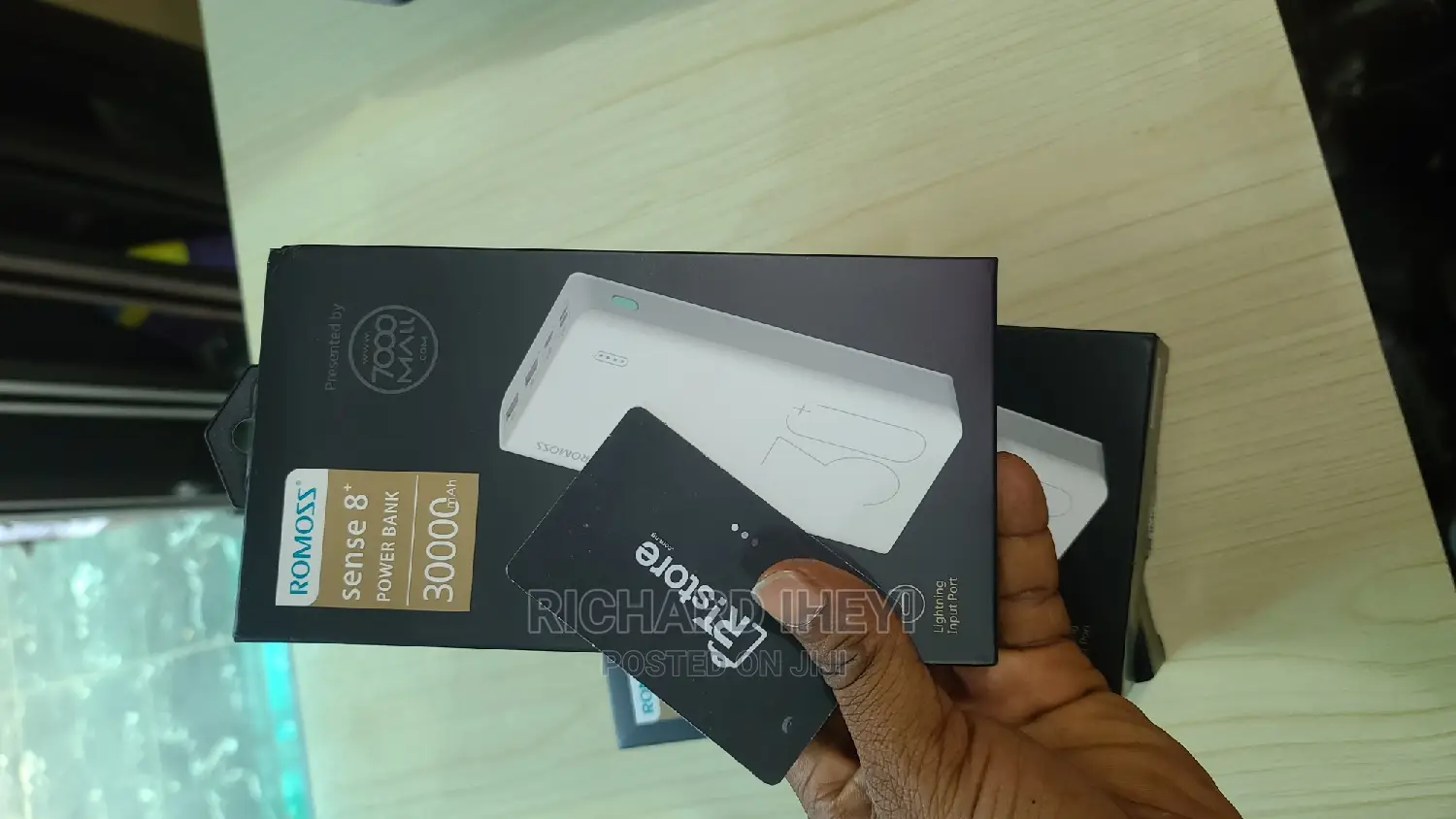 30,000mah Fast Charge Powerbank by Romoss