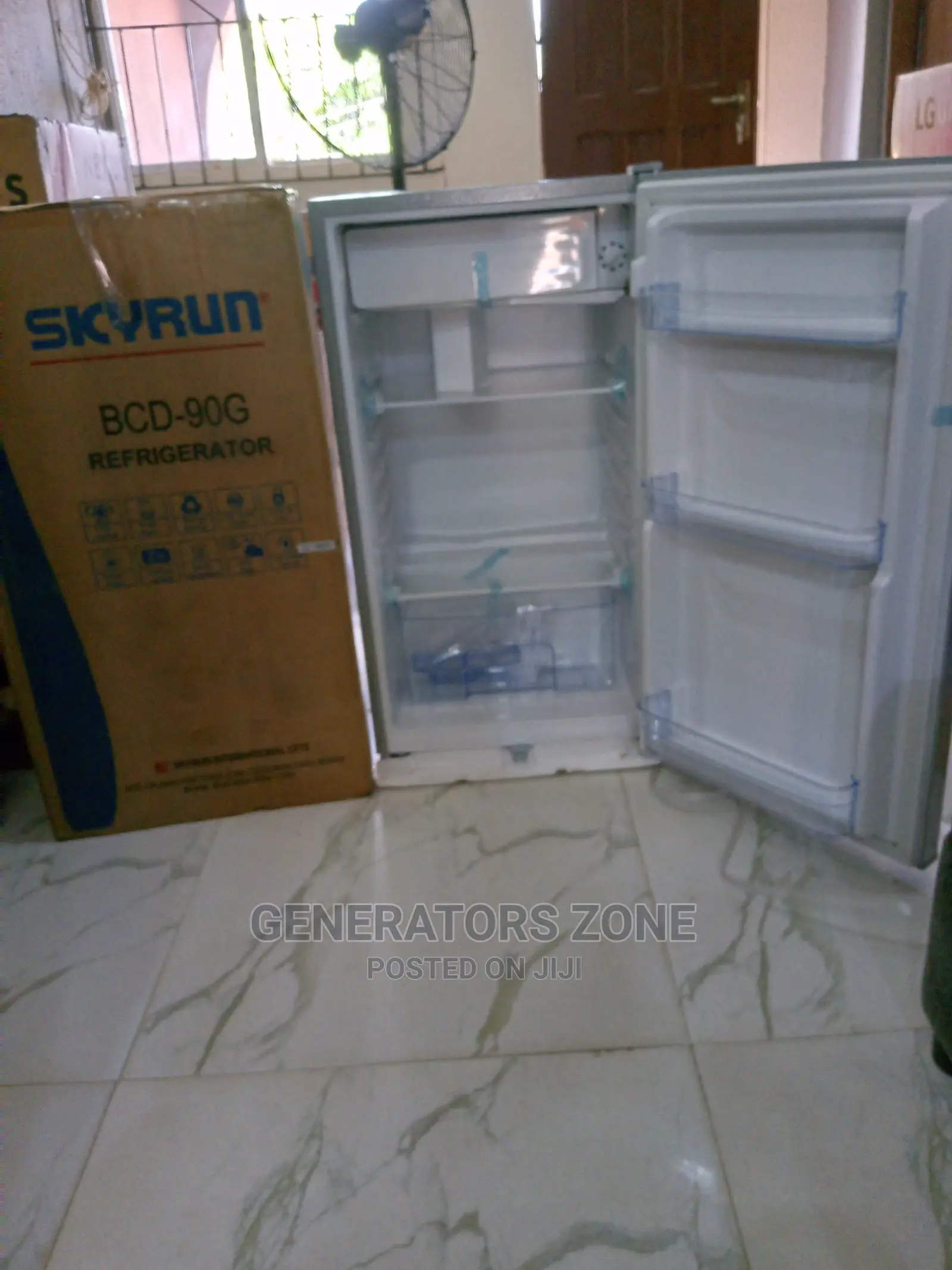 Skyrun BCD-90G Table Top Single Door Refrigerator With Key
