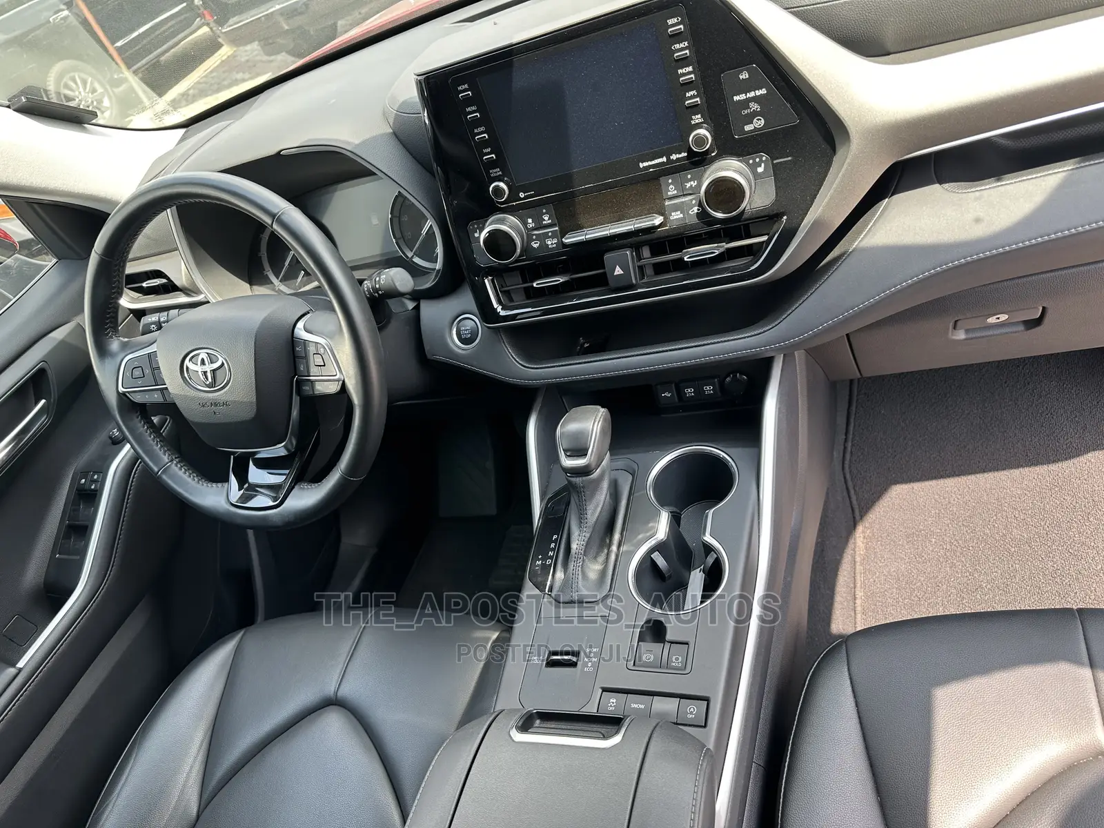 Toyota Highlander XLE 2021 Red