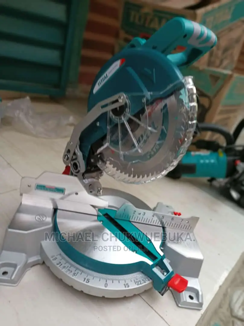 Total Mitre Saw 1400w