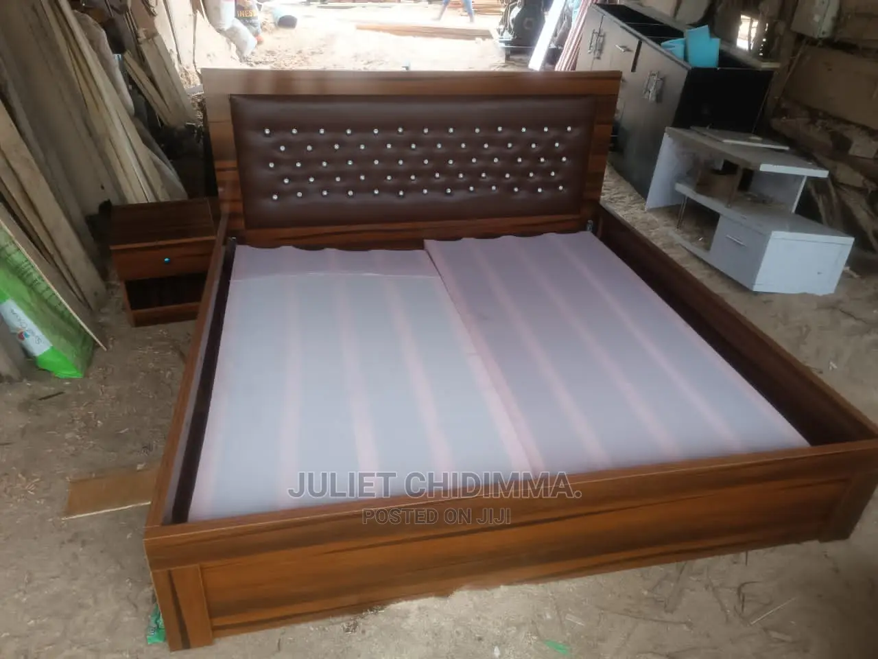 A Set of 6*6 Bedframe With Dressing Mirror