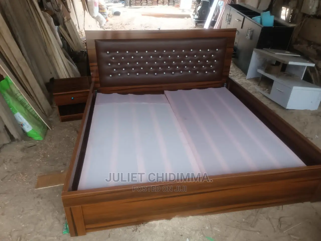A Set of 6*6 Bedframe With Dressing Mirror