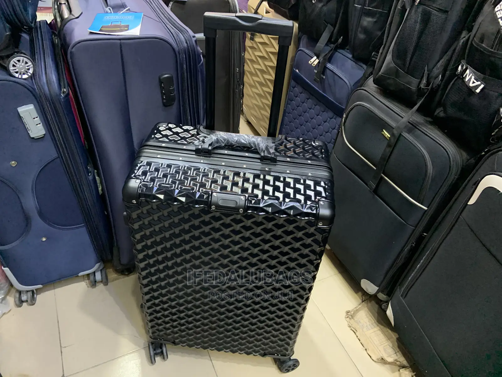 Medium Size Quality Imported Aluminum Frame Traveling Box