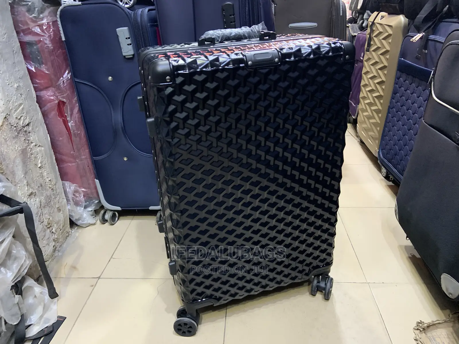 Medium Size Quality Imported Aluminum Frame Traveling Box