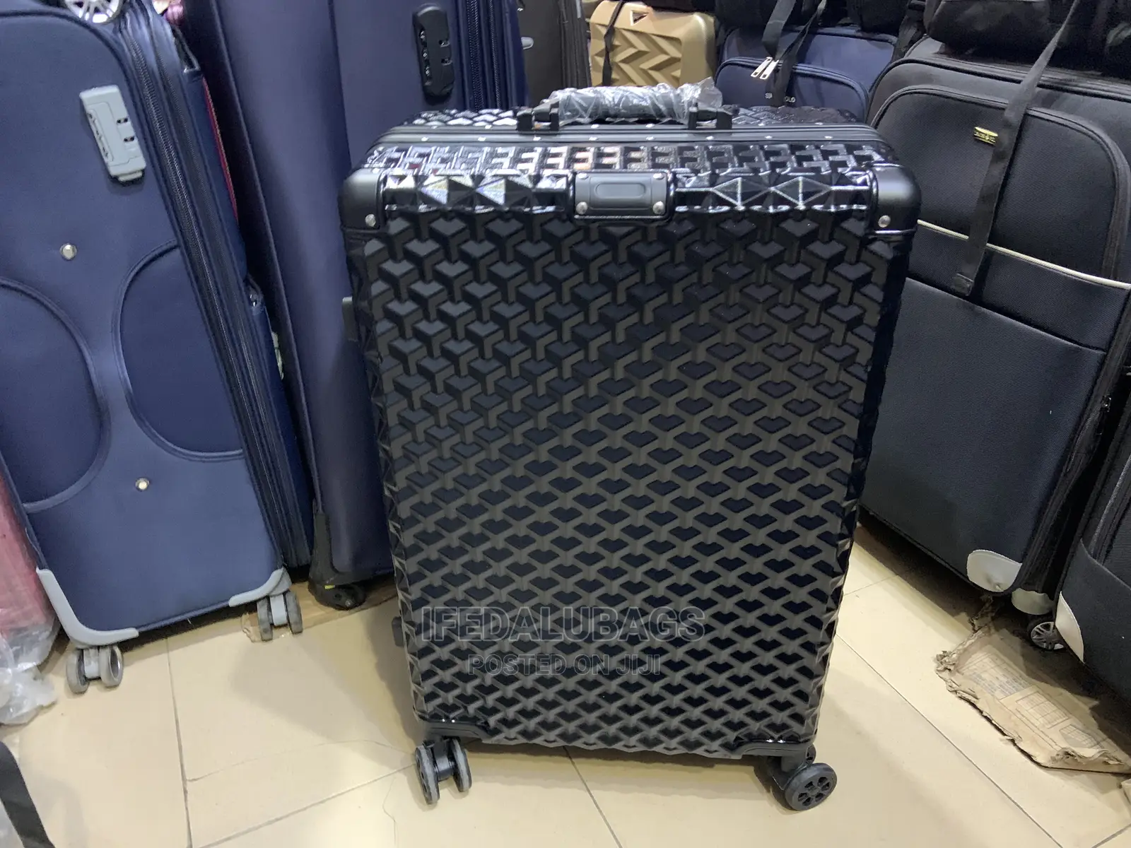 Medium Size Quality Imported Aluminum Frame Traveling Box
