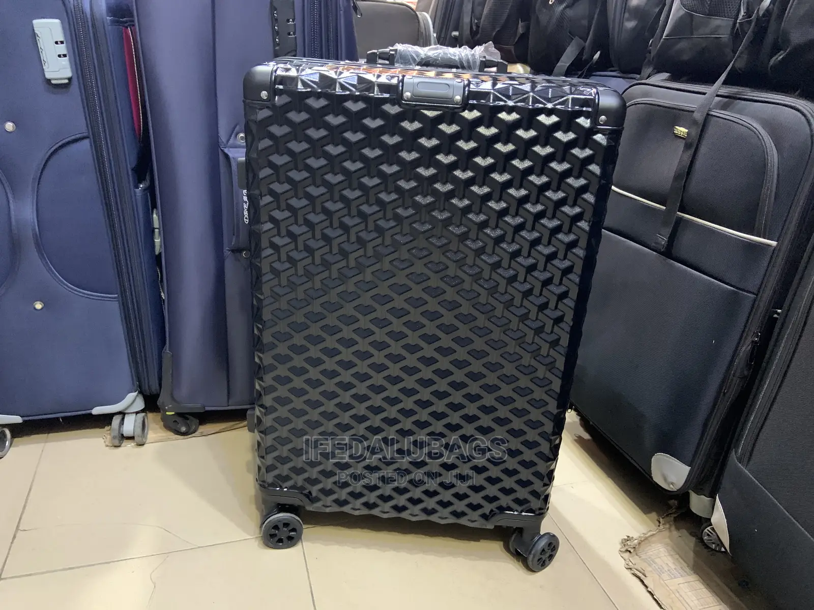 Medium Size Quality Imported Aluminum Frame Traveling Box