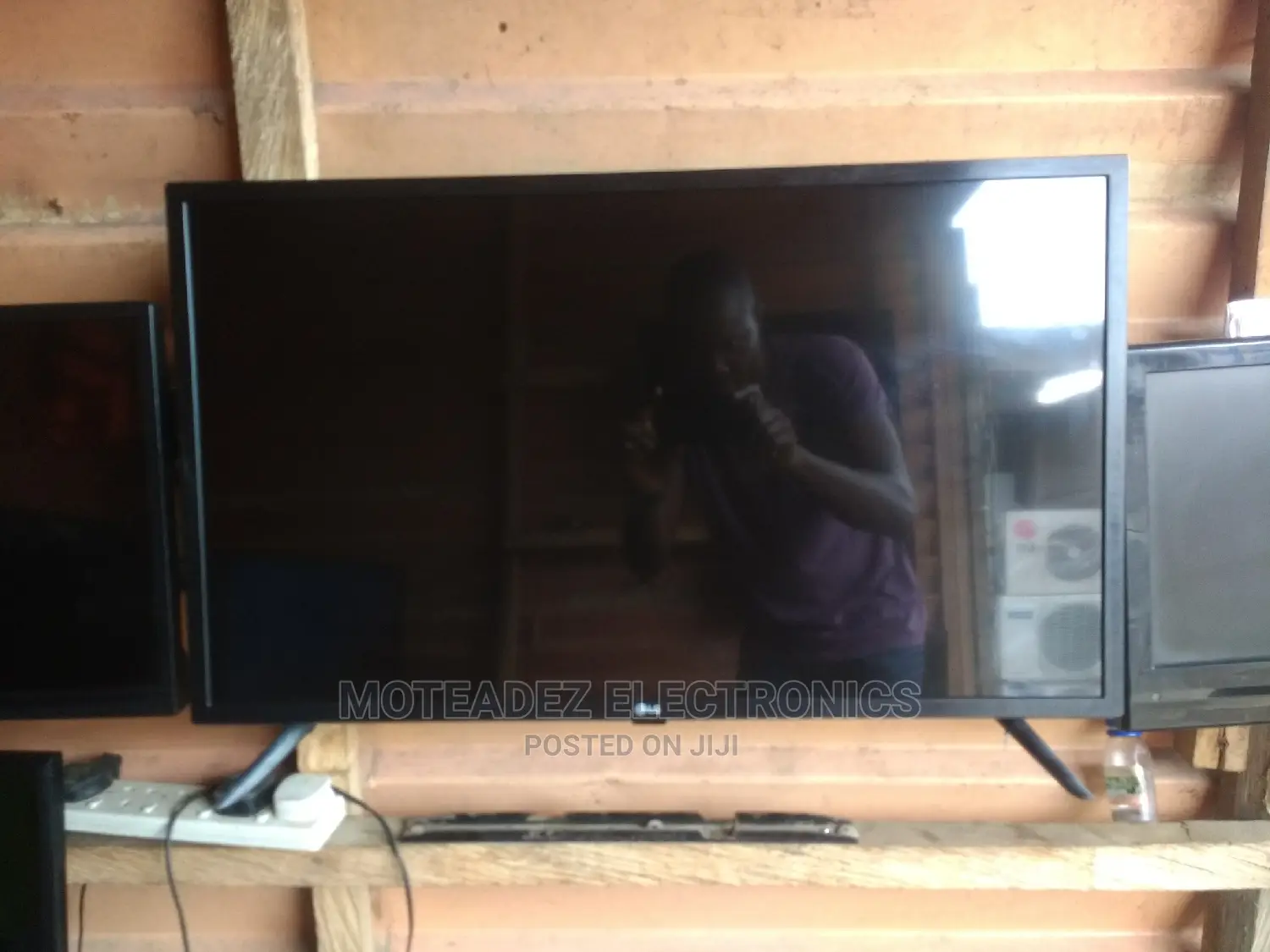 UK Used LG 32" UHD Smart TV With Remote