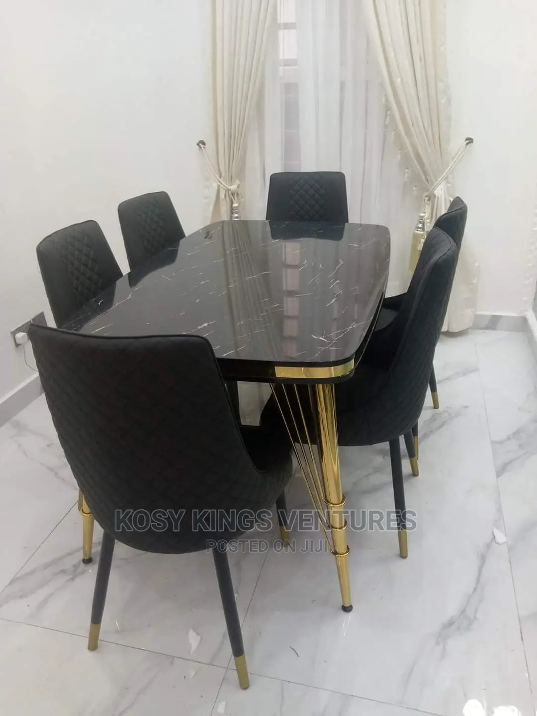 Luxurious Wooden Dinning Set With Six Leather Seats