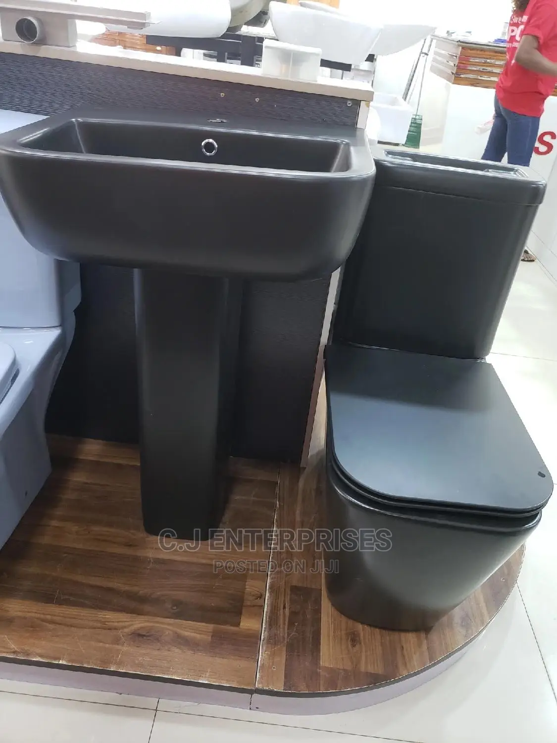 Sweethome Water Cistern Black Color