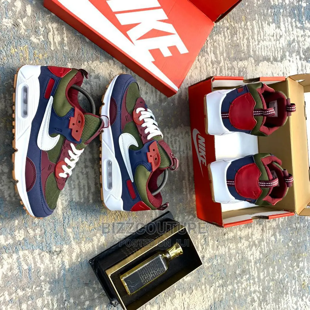 Original NIKE AIR MAX 90 FURURA Sneakers Available in Store