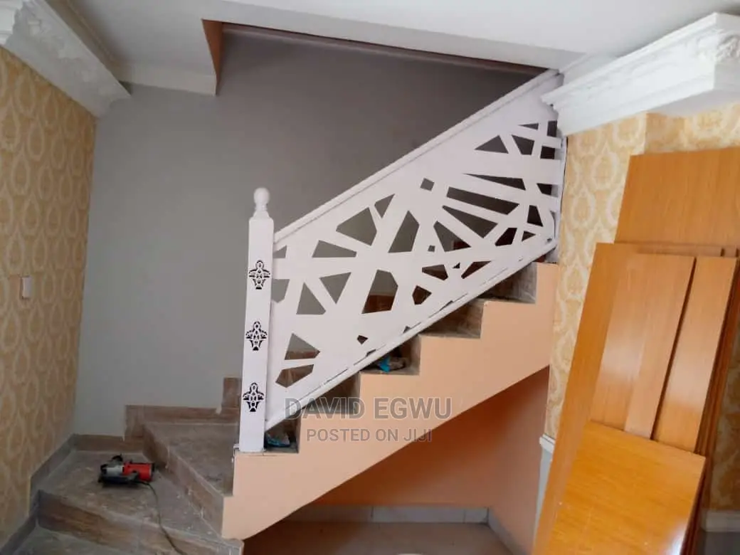 Lacer Cut Rails