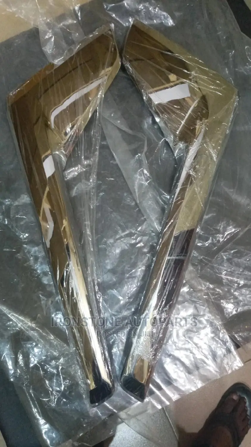 Headlamp Chrome - Landcruiser 2020