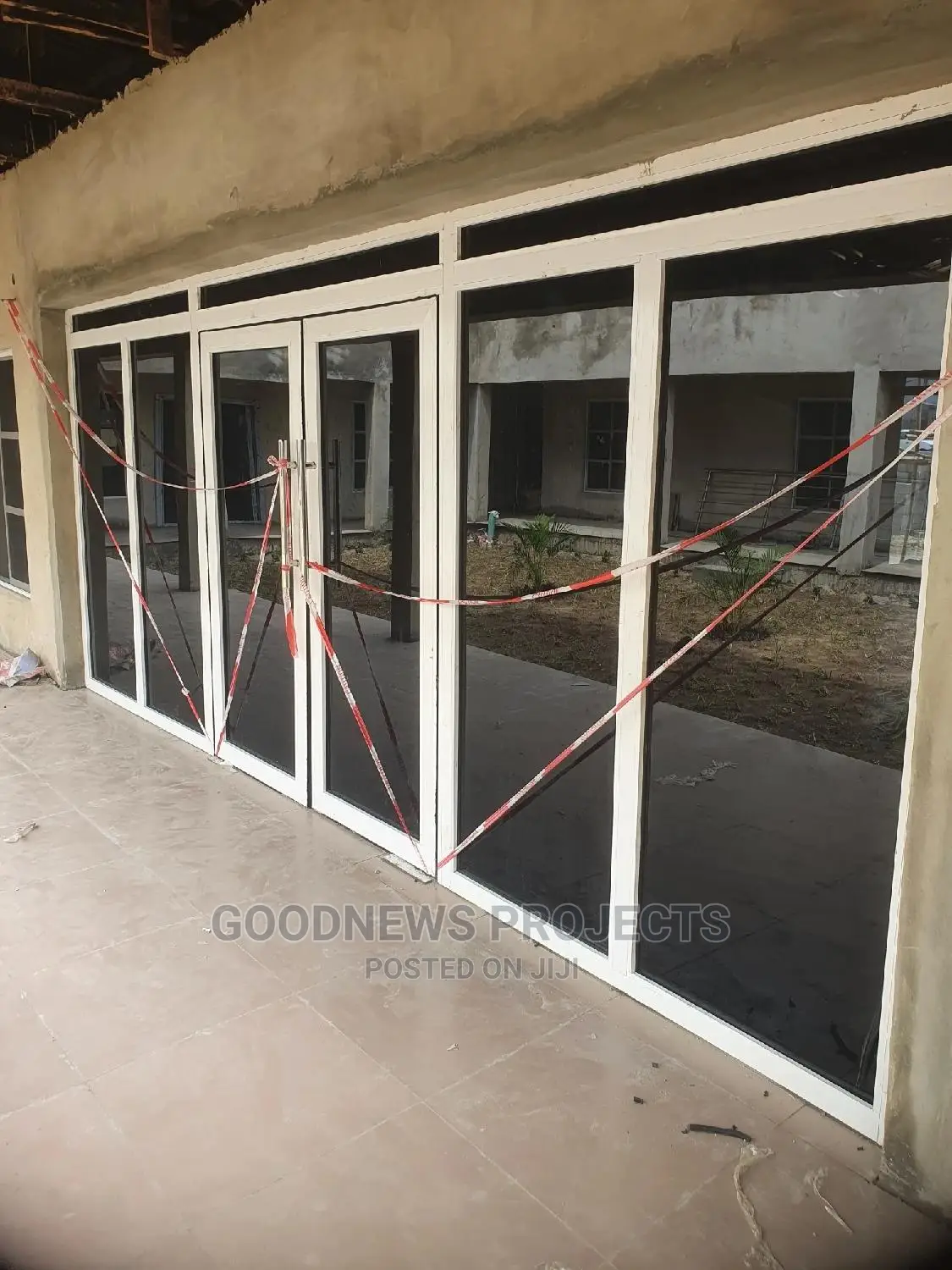 Very Strong Aluminium Partitioning With Door