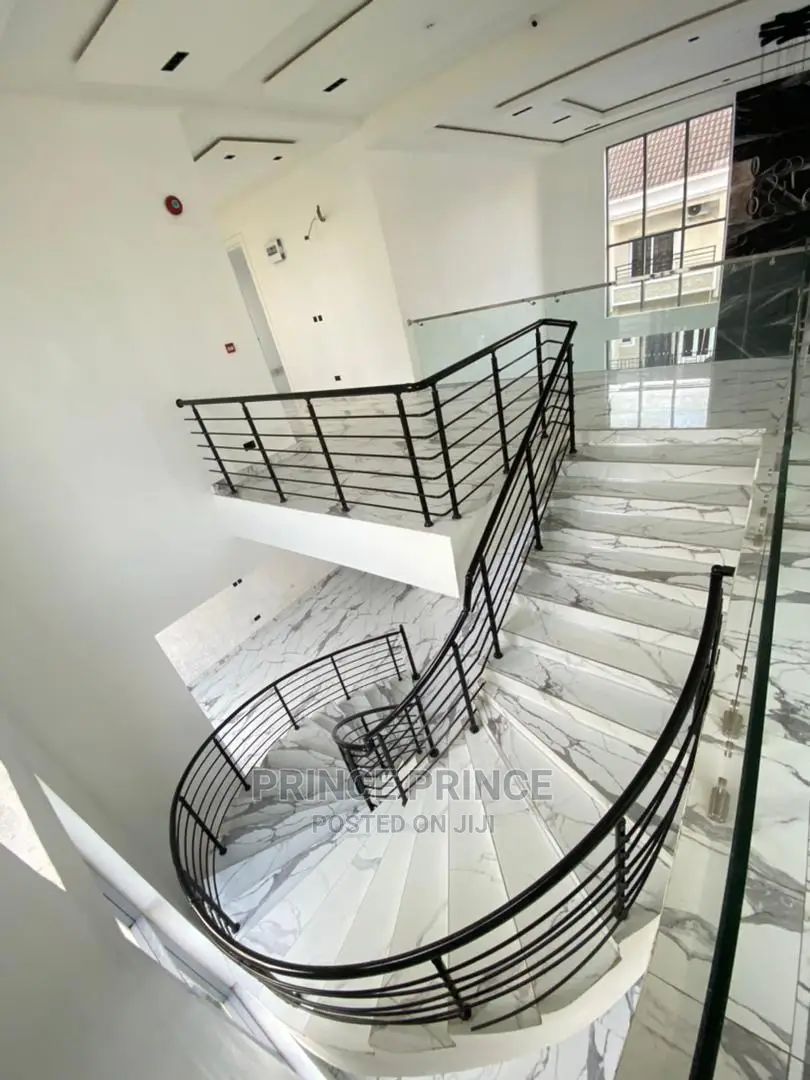 5bdrm Duplex in Lekki for Sale