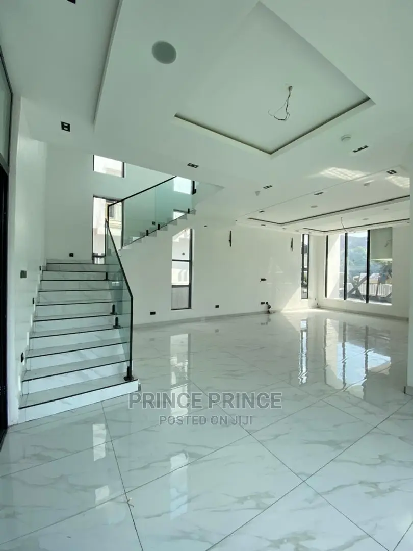 5bdrm Duplex in Lekki for Sale