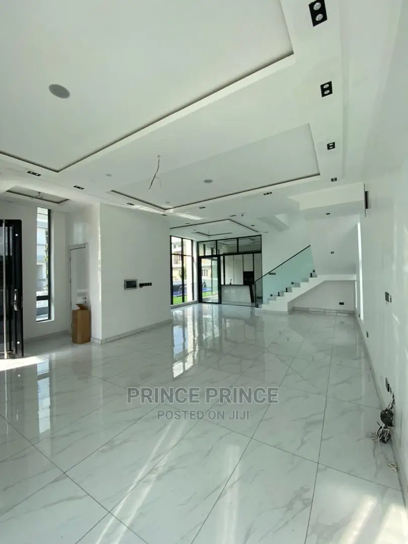 5bdrm Duplex in Lekki for Sale
