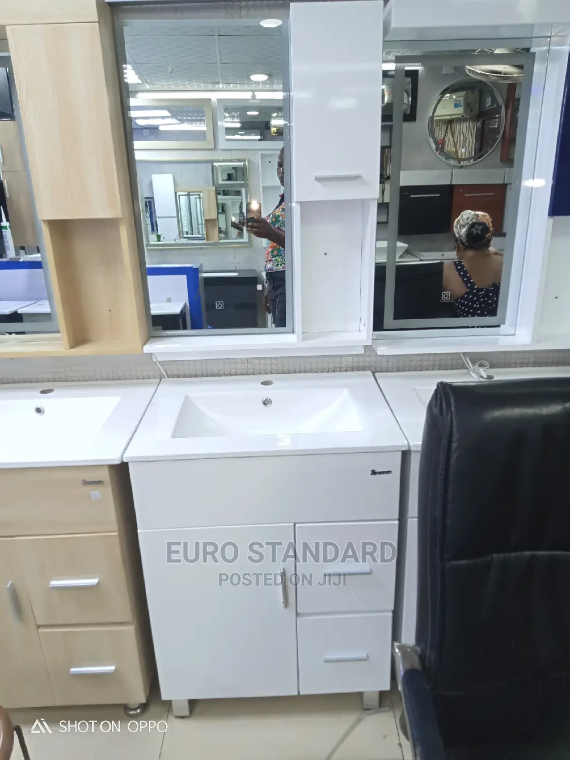 Quality Luxury Wash Hand Basin With Cabinet Mirror