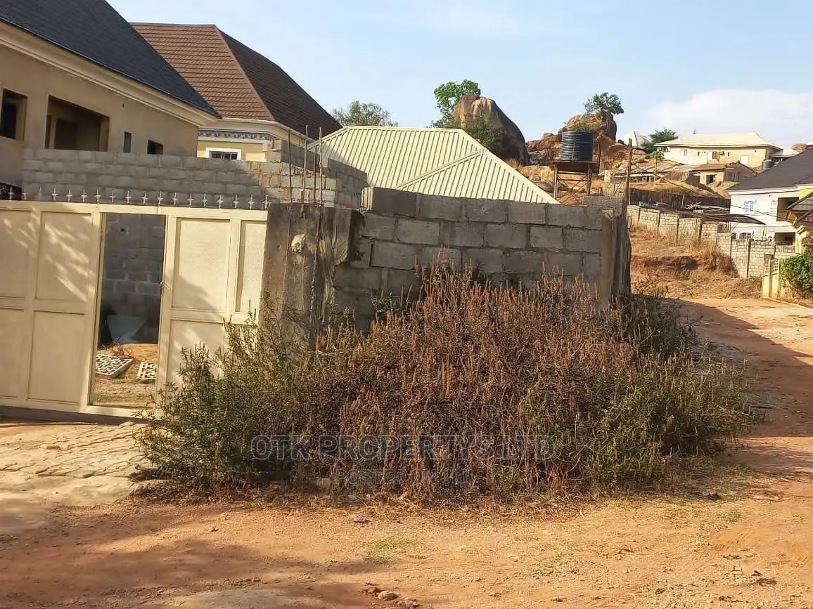 Land for Sale in Dutse Saugwari Layout