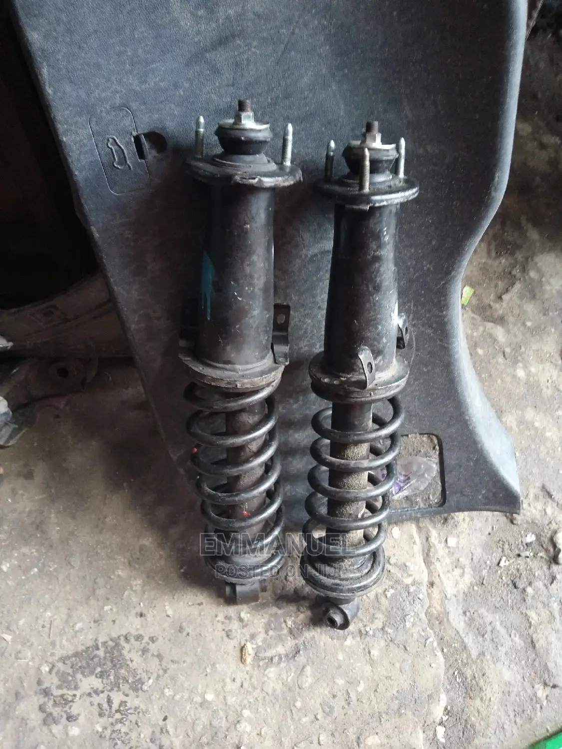 Back Shock Absorber Lexus Is 250 and Lexus GS 300