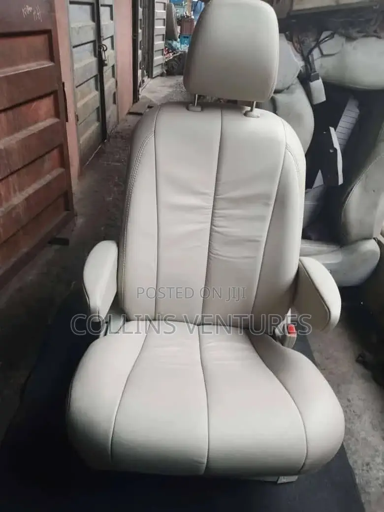 Toyota Slenna Seat 2015