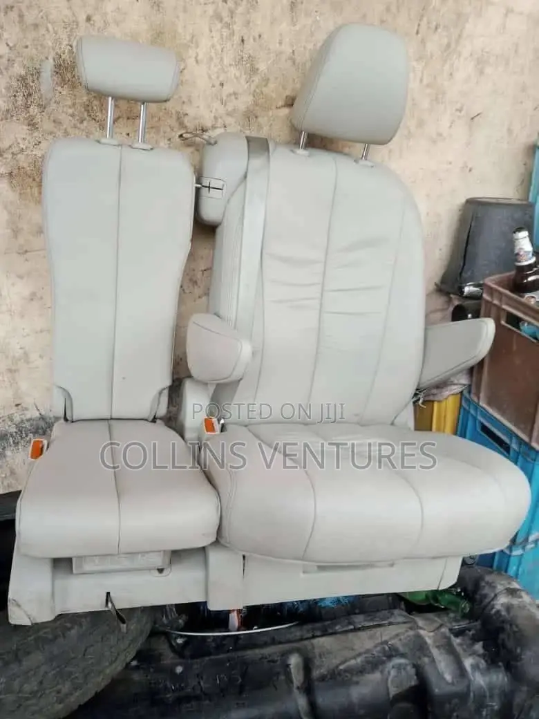 Toyota Slenna Seat 2015