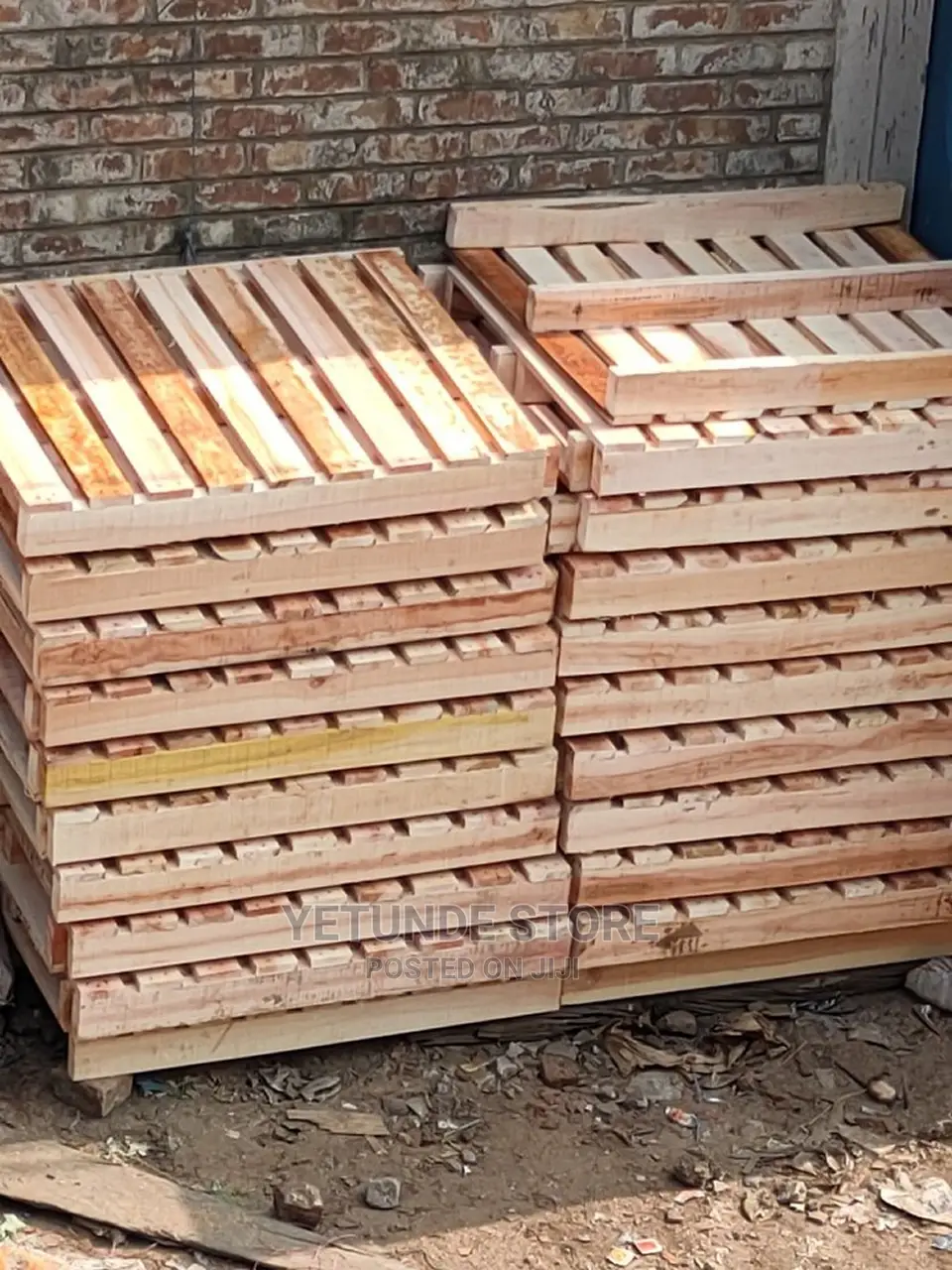 Farm Storage Wooden Pallets for Harvest