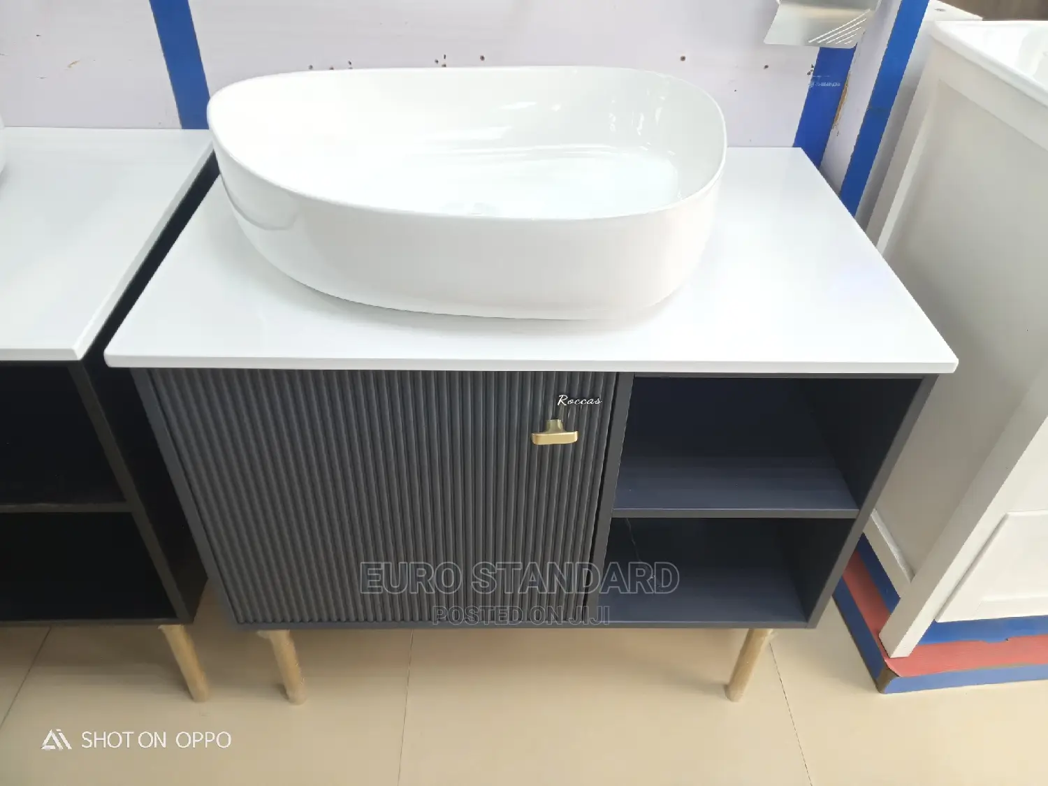 80 Cm Top Grade Luxury White Cabinets Set With LED.