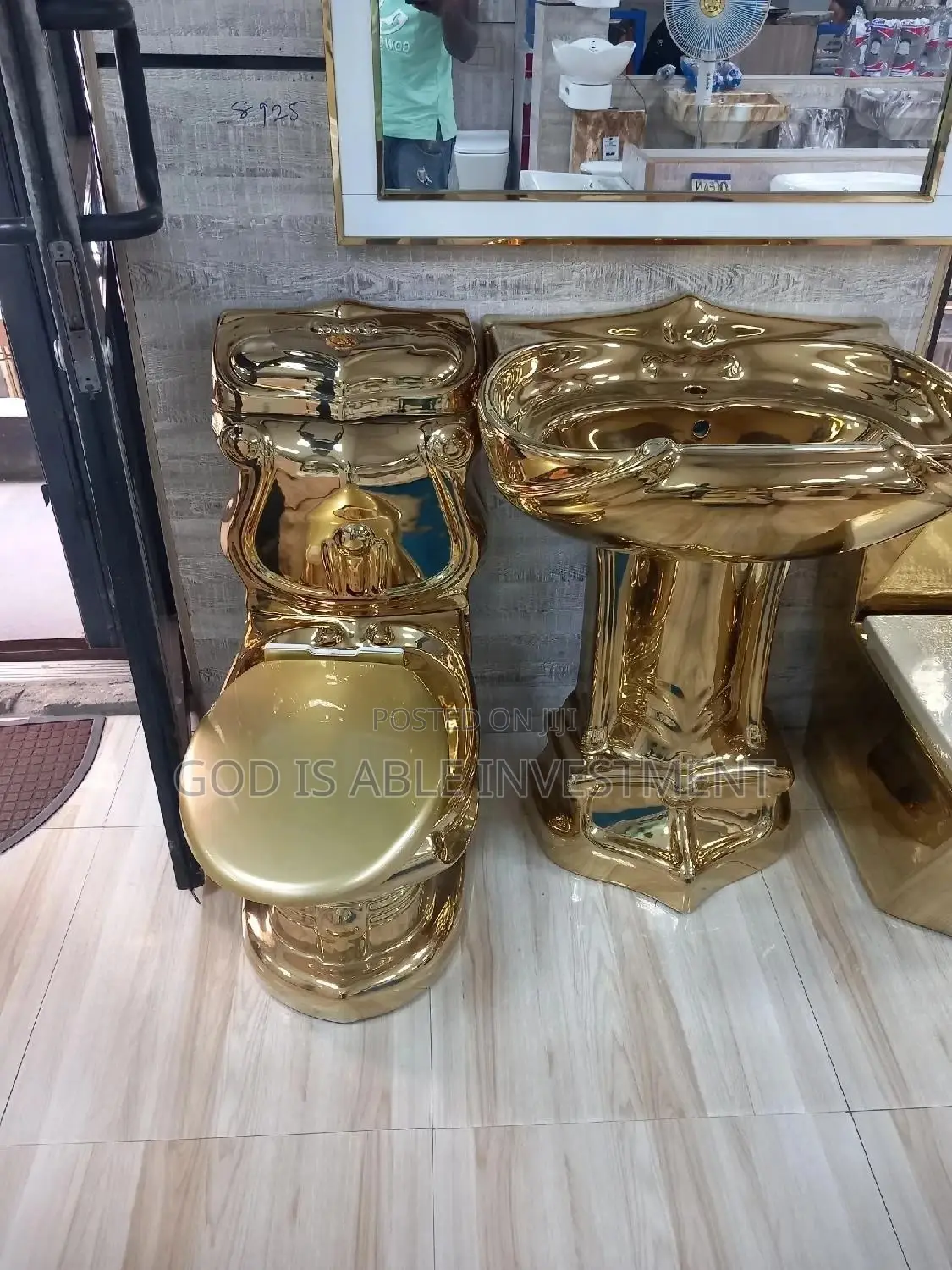 Executive Gold Water Closet