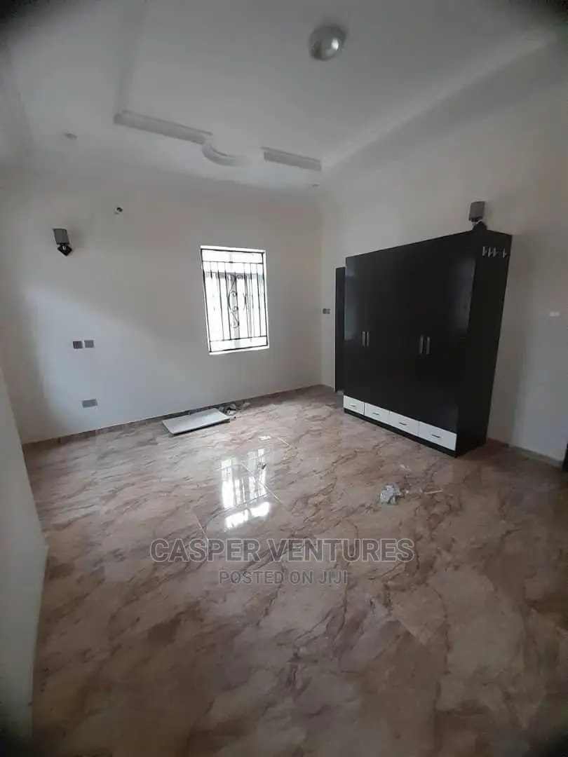5bdrm Duplex in Chevyview, Chevron for Sale