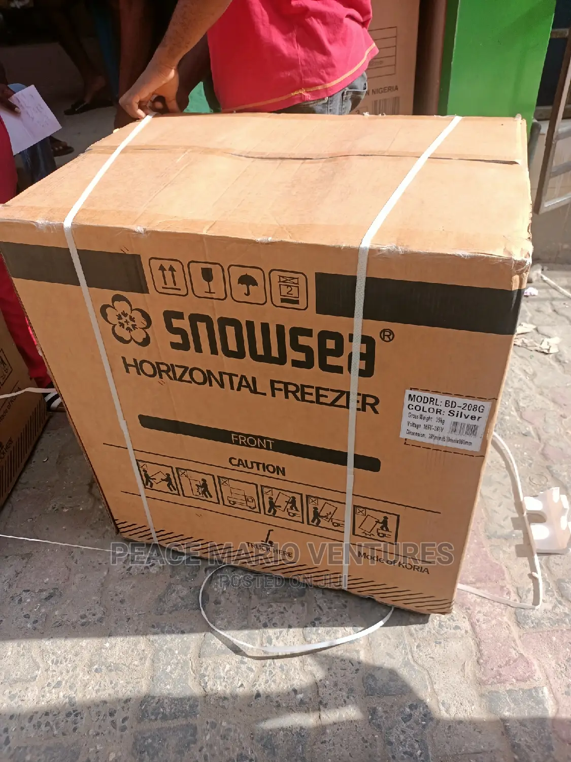 Snowsea Deep Freezer 150L With Transparent Glass and Waranty