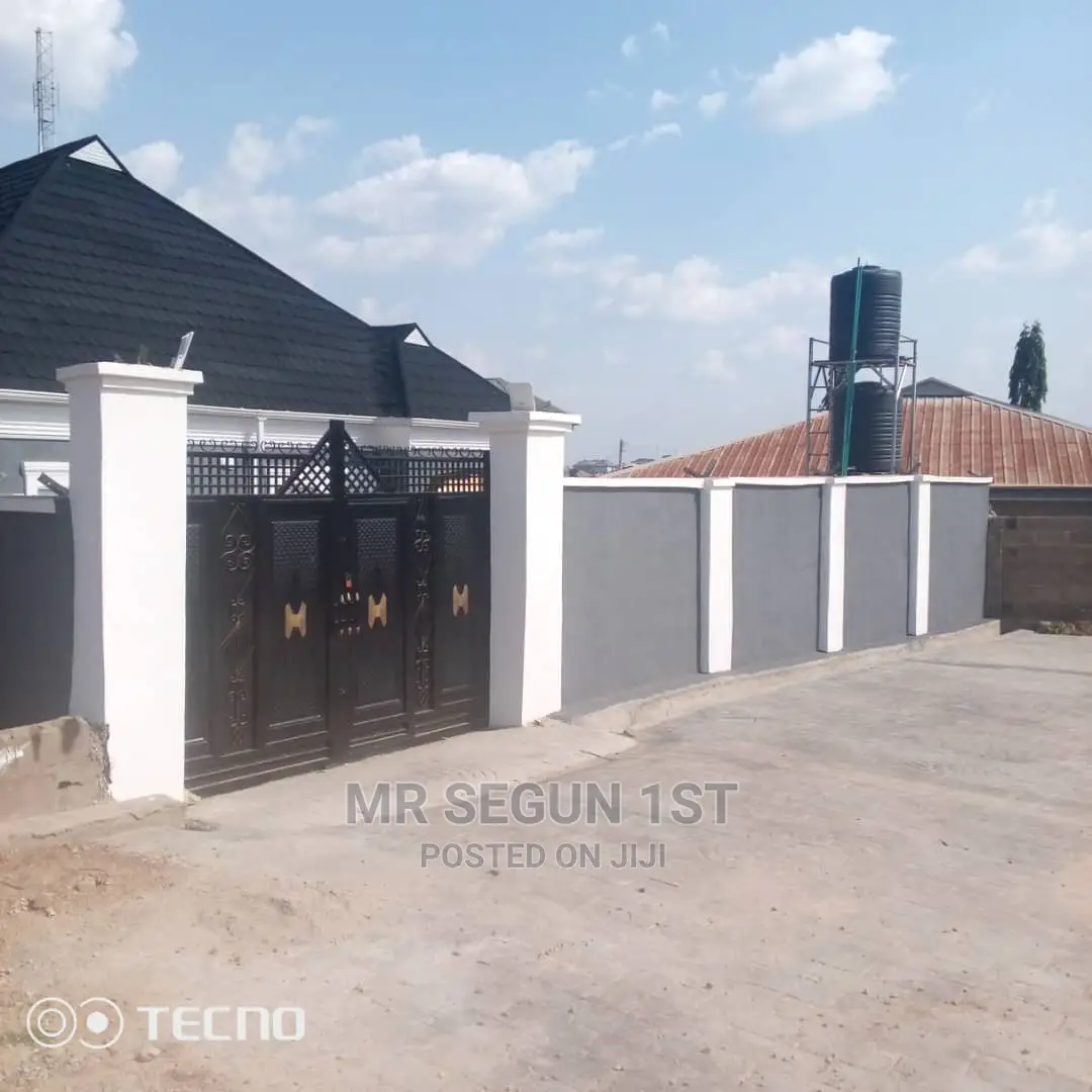 2bdrm Block of Flats in Atere Estate, Akala Express for Rent